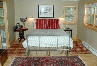 Upstairs trundle bed at Pepin Farm Pottery Guest House